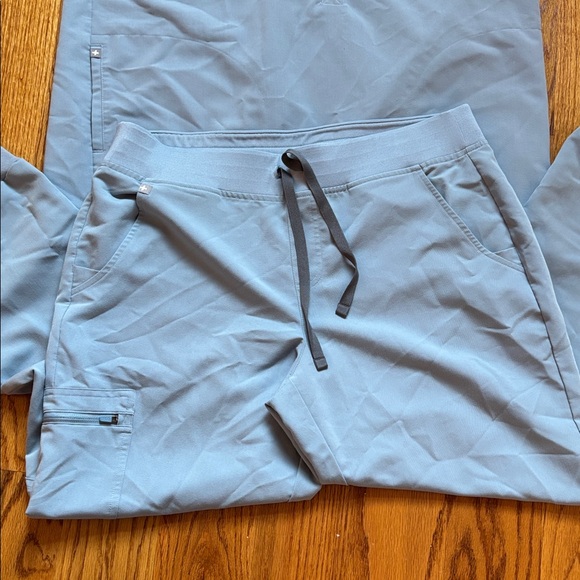 Figs Scrub Set Rafaela Mandarin Top Zamora Jogger Pants Light‎ Blue Gray Medium - Picture 5 of 9